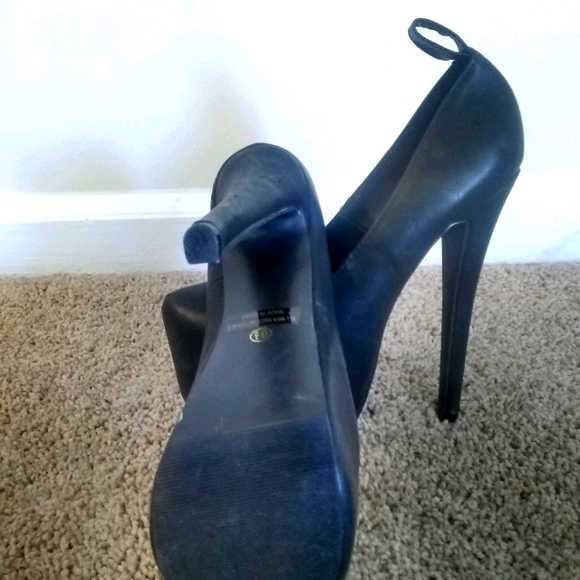 Black Platform Heels - Picture 4 of 4